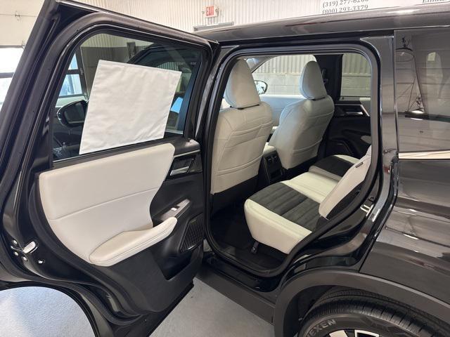new 2025 Mitsubishi Outlander car, priced at $37,958