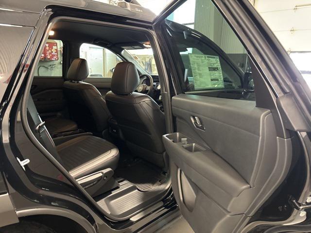 new 2025 Nissan Pathfinder car, priced at $44,477