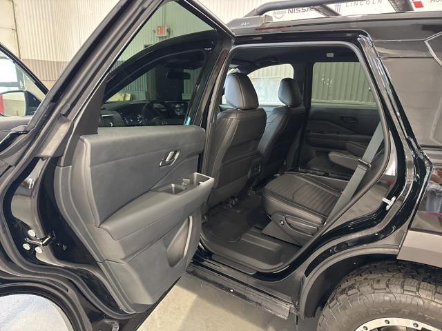 new 2025 Nissan Pathfinder car, priced at $44,557