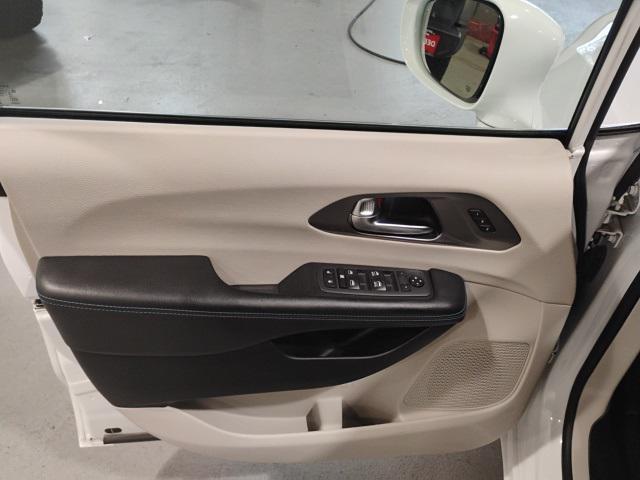 used 2021 Chrysler Pacifica car, priced at $21,996