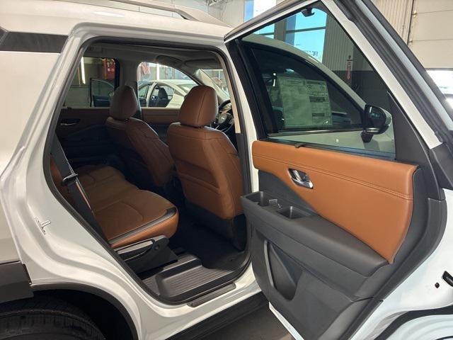 new 2025 Nissan Pathfinder car, priced at $46,031