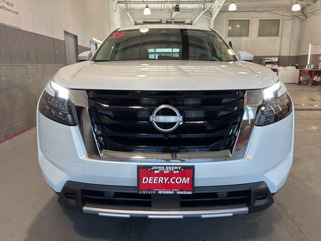 new 2025 Nissan Pathfinder car, priced at $46,031