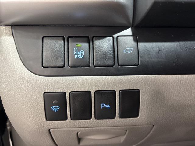 used 2015 Toyota Highlander car, priced at $14,995