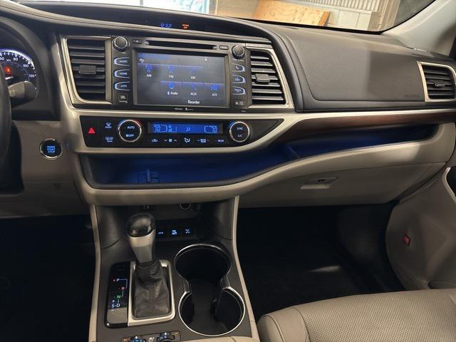 used 2015 Toyota Highlander car, priced at $14,995
