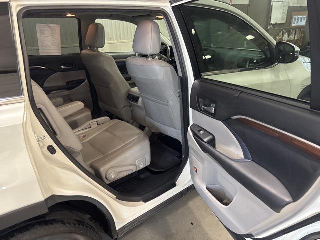 used 2015 Toyota Highlander car, priced at $14,995