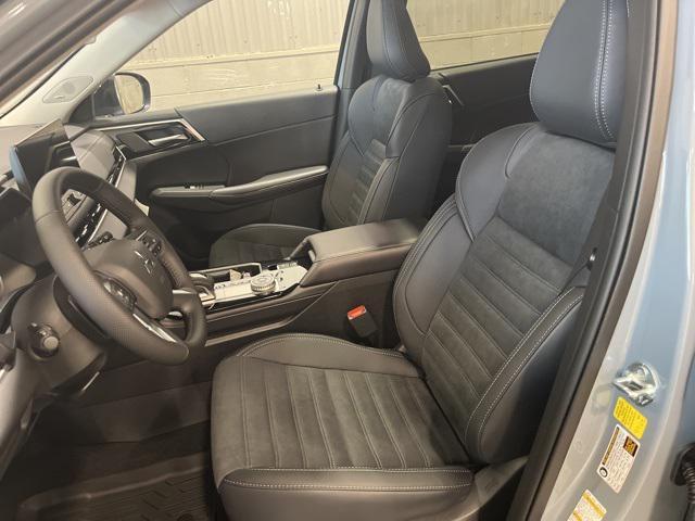 new 2025 Mitsubishi Outlander car, priced at $41,124