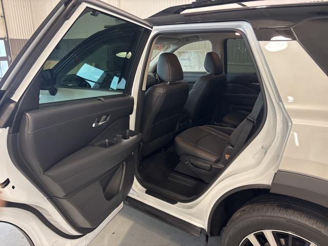 new 2025 Nissan Pathfinder car, priced at $52,348
