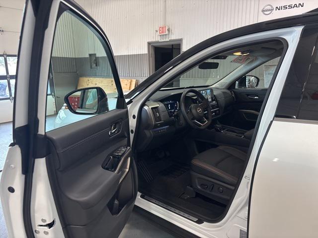 new 2025 Nissan Pathfinder car, priced at $52,348