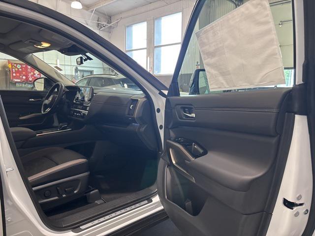 new 2025 Nissan Pathfinder car, priced at $52,348