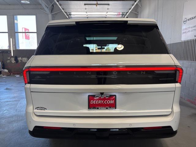 new 2025 Lincoln Navigator car, priced at $105,985