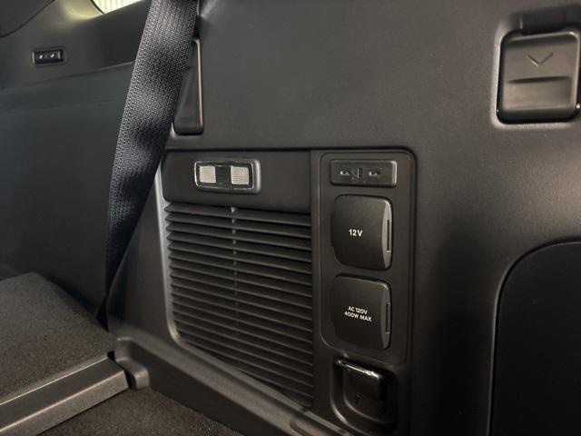 new 2025 Lincoln Navigator car, priced at $105,985