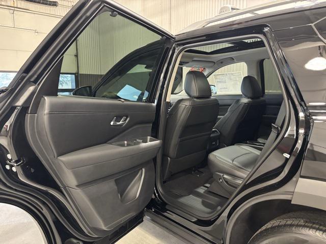 new 2025 Nissan Pathfinder car, priced at $44,176