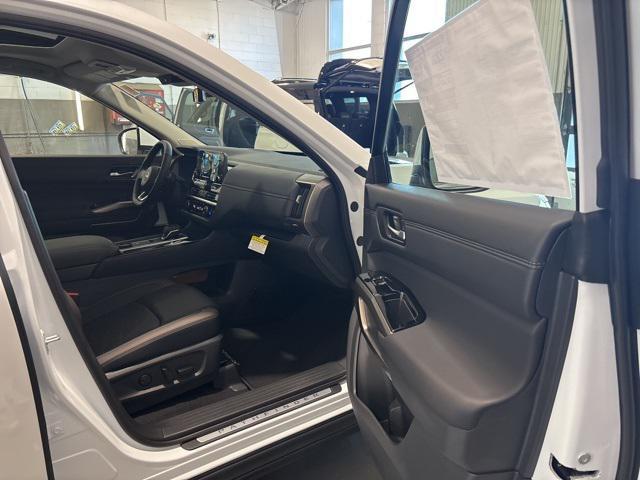 new 2025 Nissan Pathfinder car, priced at $52,078