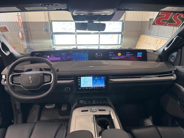 new 2025 Lincoln Navigator car, priced at $107,855