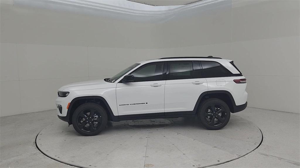 new 2024 Jeep Grand Cherokee car, priced at $46,358