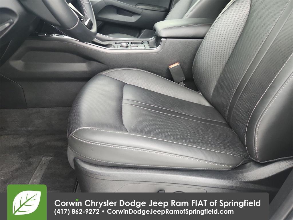 used 2024 Kia Sorento car, priced at $28,644
