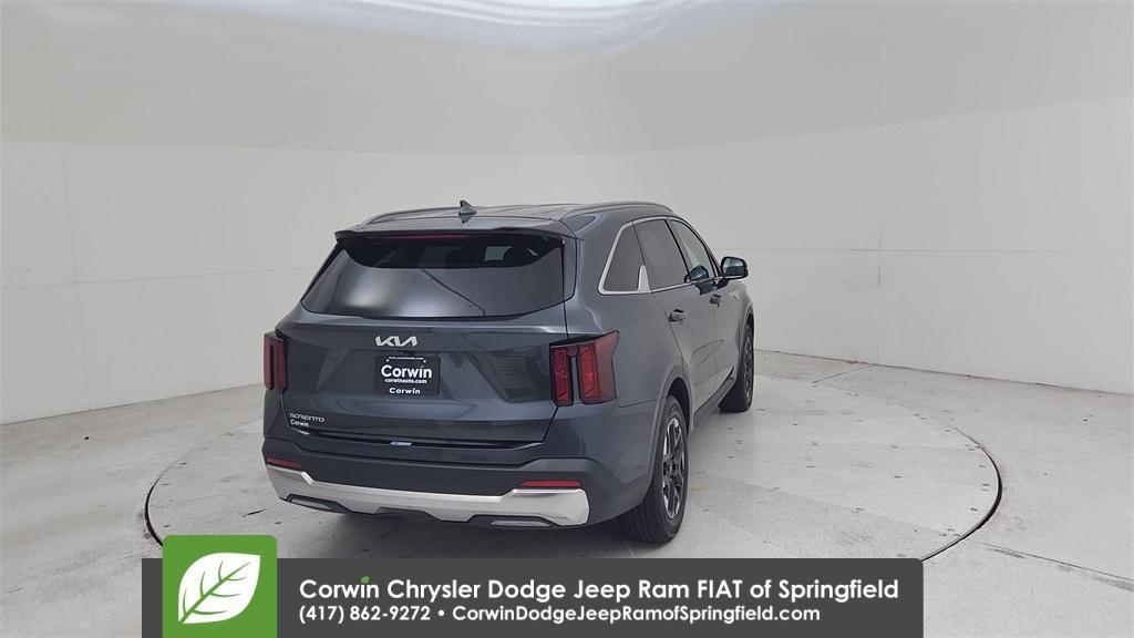 used 2024 Kia Sorento car, priced at $28,644