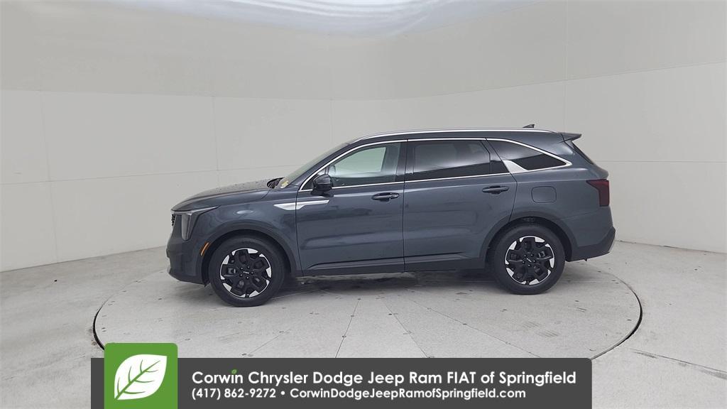 used 2024 Kia Sorento car, priced at $28,644