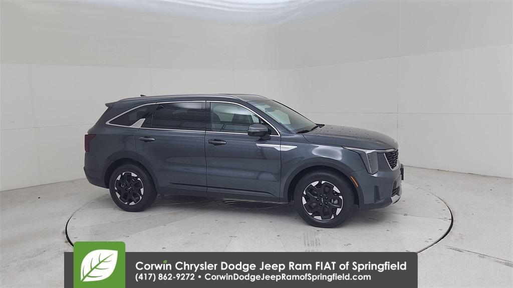 used 2024 Kia Sorento car, priced at $28,644