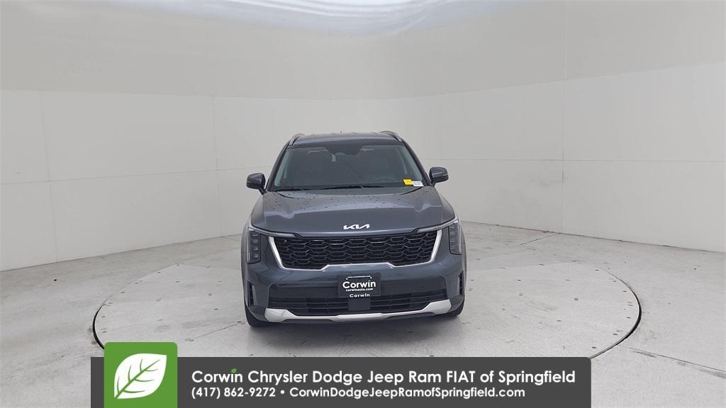 used 2024 Kia Sorento car, priced at $28,644