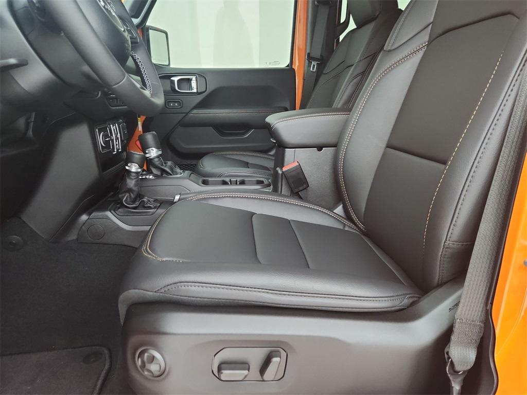new 2025 Jeep Gladiator car, priced at $45,665