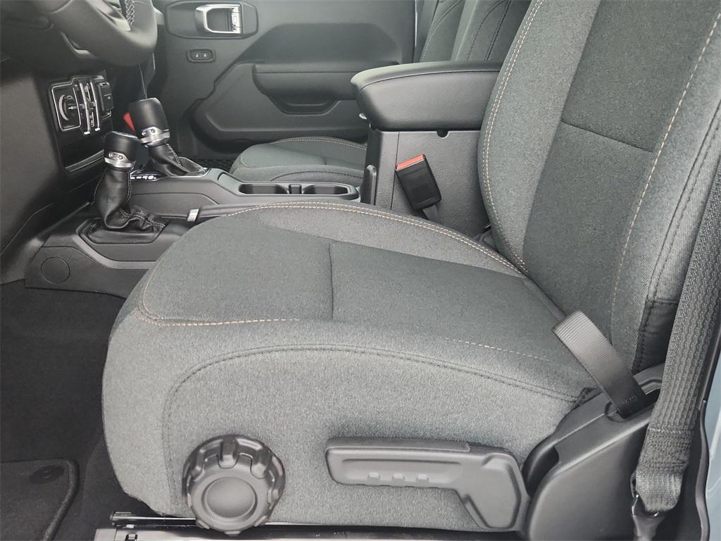 new 2025 Jeep Wrangler car, priced at $45,418