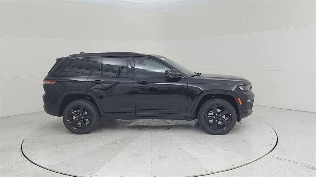 new 2024 Jeep Grand Cherokee car, priced at $44,631