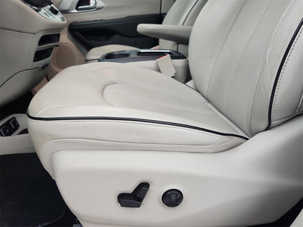 used 2018 Chrysler Pacifica Hybrid car, priced at $15,899