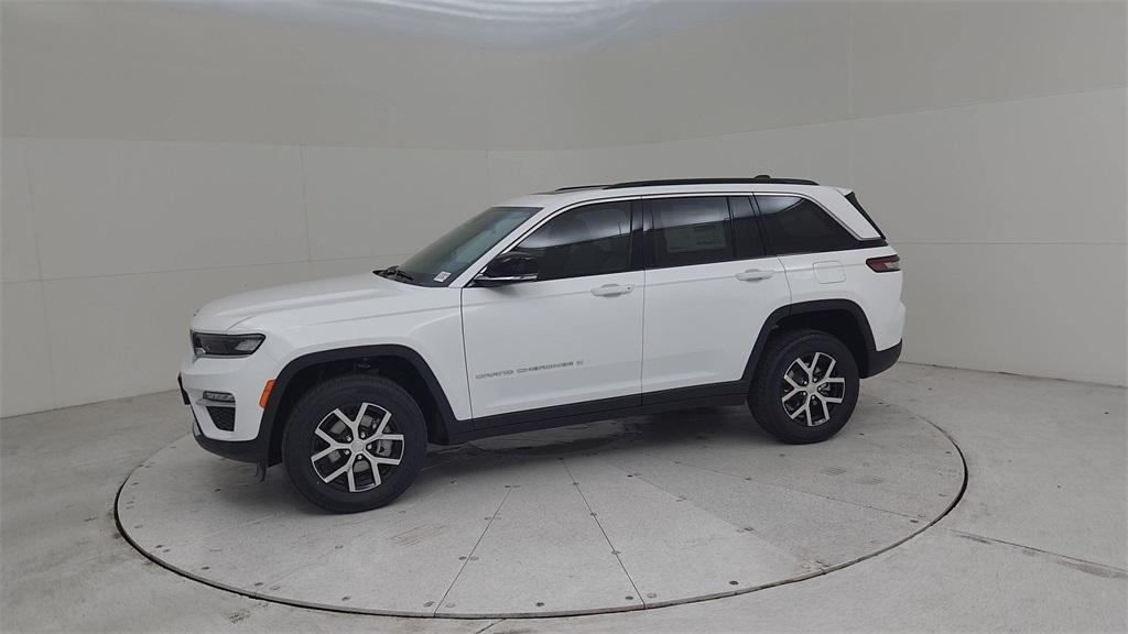 new 2025 Jeep Grand Cherokee car, priced at $44,050