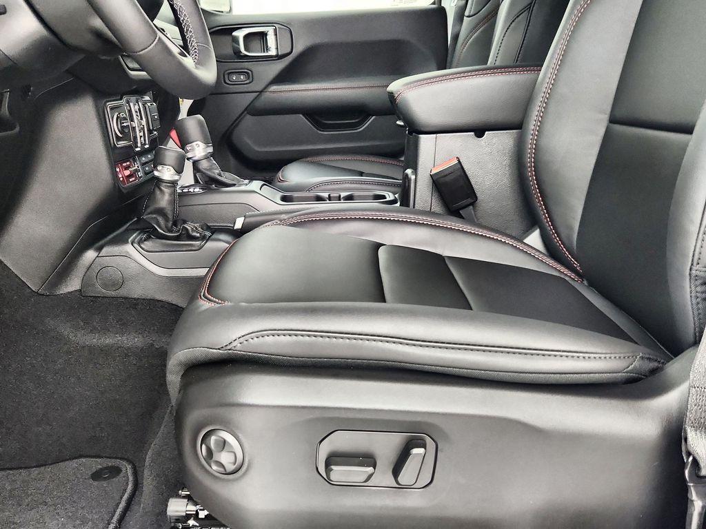 new 2025 Jeep Wrangler car, priced at $62,269