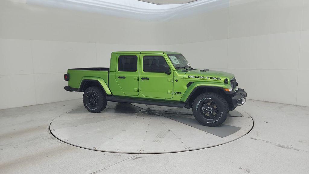 new 2025 Jeep Gladiator car, priced at $46,198