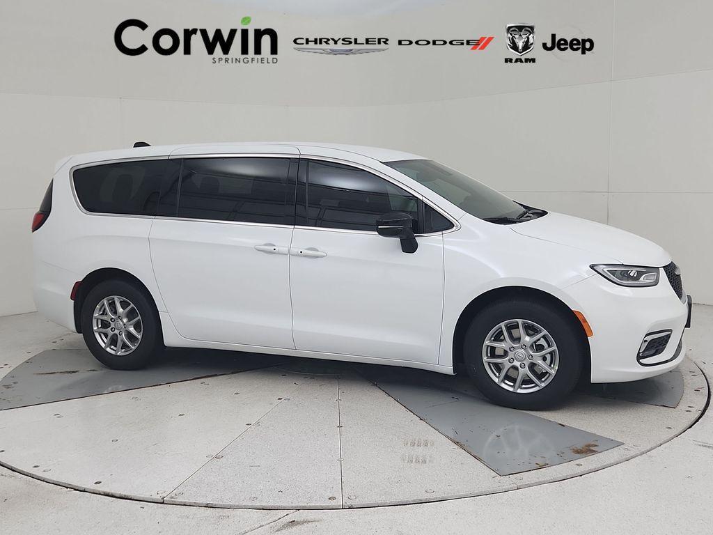 new 2026 Chrysler Pacifica car, priced at $41,972