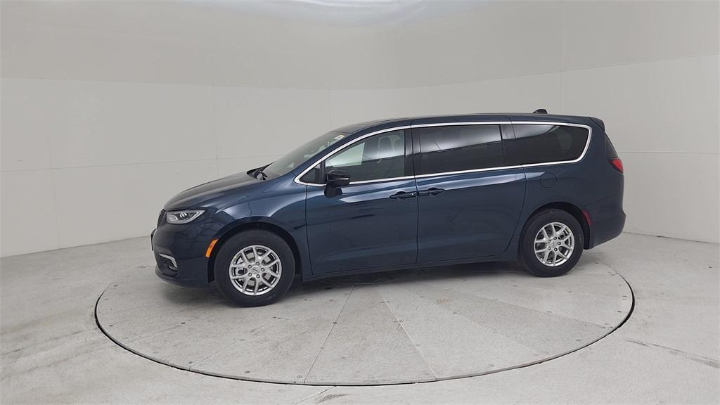 new 2025 Chrysler Pacifica car, priced at $44,515