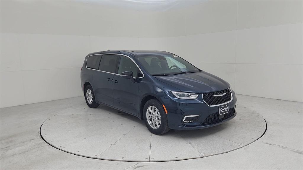 new 2025 Chrysler Pacifica car, priced at $44,515