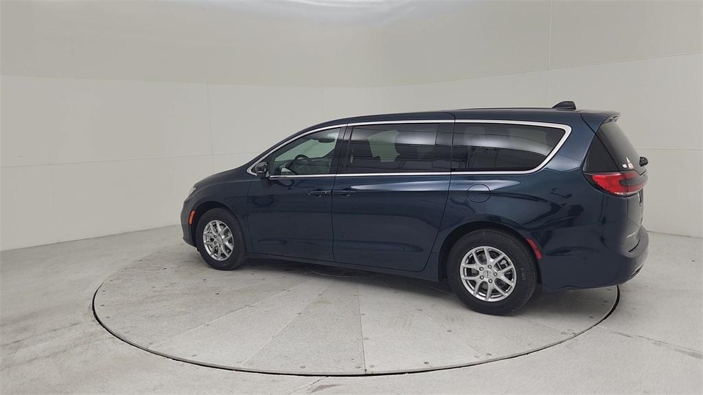 new 2025 Chrysler Pacifica car, priced at $44,015