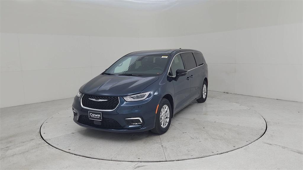 new 2025 Chrysler Pacifica car, priced at $44,515