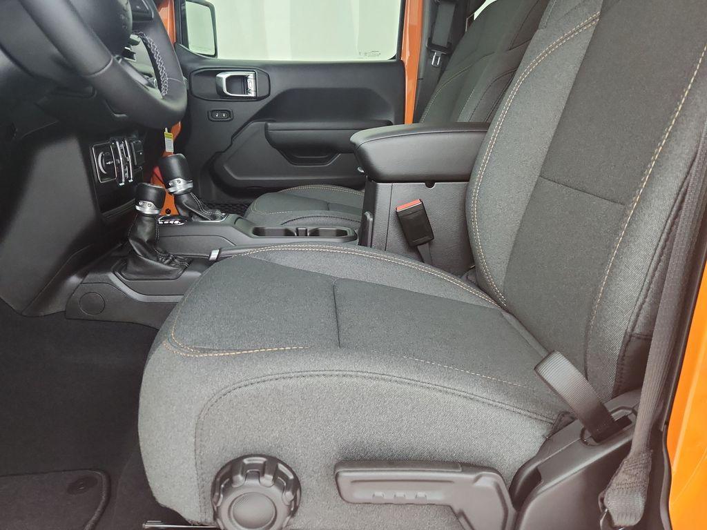 new 2025 Jeep Wrangler car, priced at $45,543