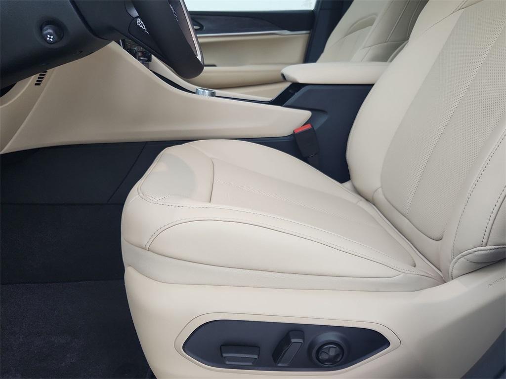 new 2025 Jeep Grand Cherokee L car, priced at $52,002
