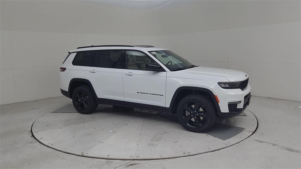 new 2025 Jeep Grand Cherokee L car, priced at $52,002