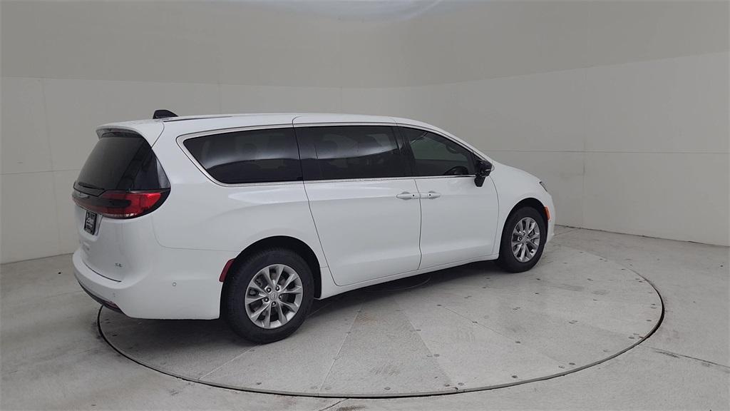 new 2025 Chrysler Pacifica car, priced at $44,453