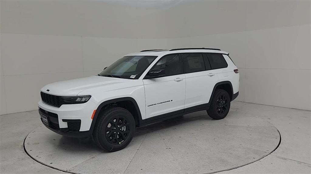 new 2024 Jeep Grand Cherokee L car, priced at $42,983