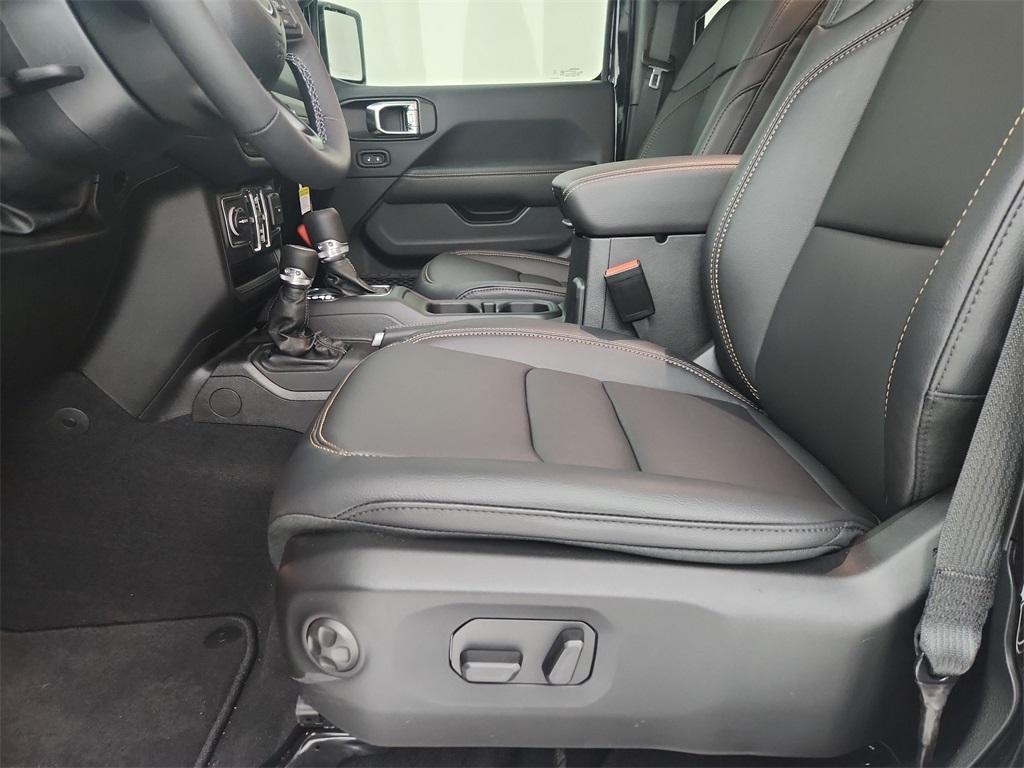 new 2025 Jeep Gladiator car, priced at $45,395