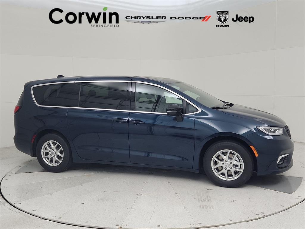 new 2025 Chrysler Pacifica car, priced at $41,972