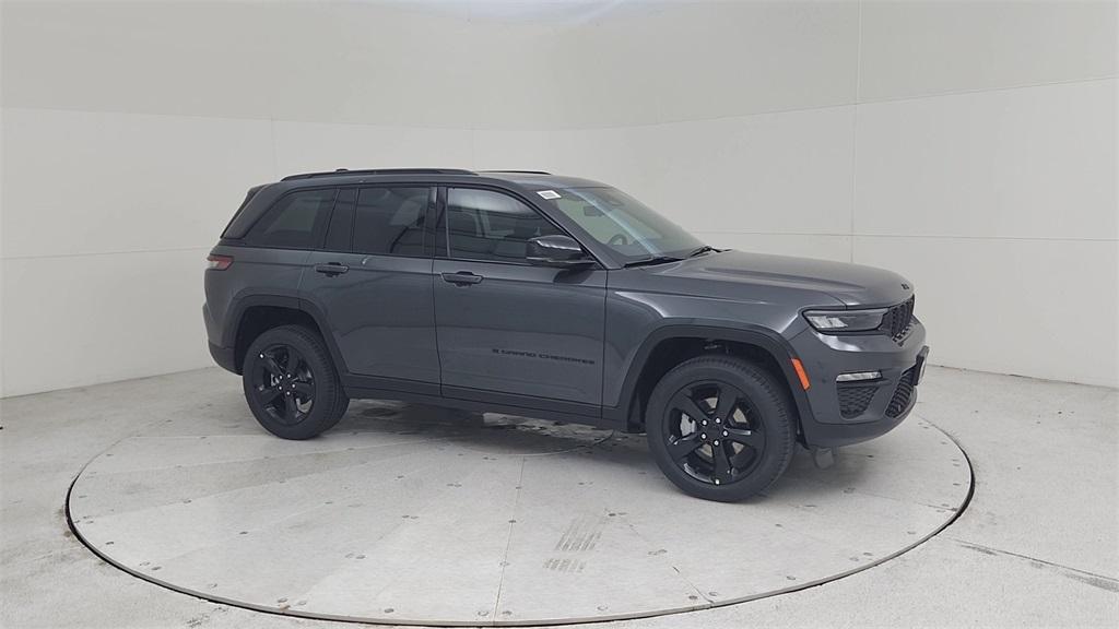 new 2025 Jeep Grand Cherokee car, priced at $49,672