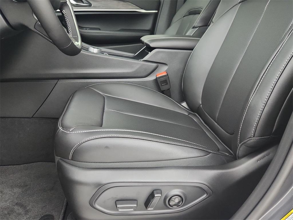 new 2025 Jeep Grand Cherokee car, priced at $49,672