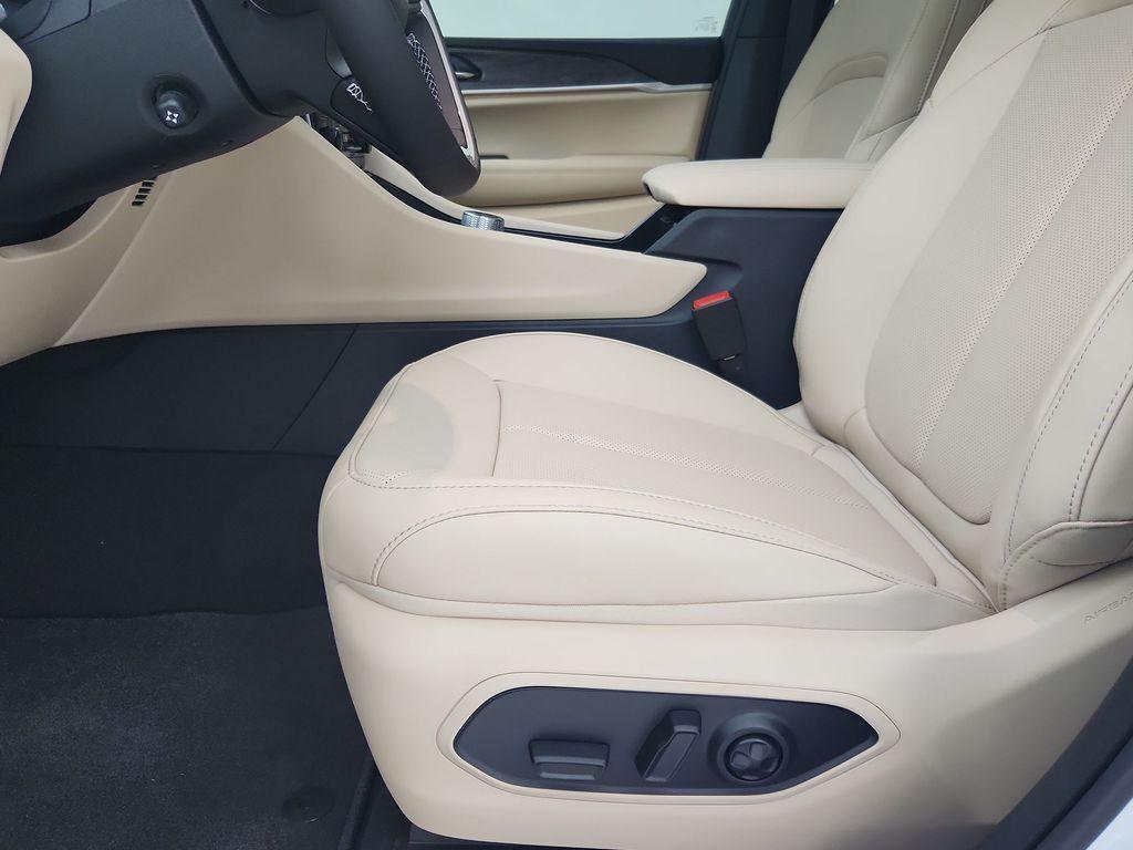 new 2025 Jeep Grand Cherokee L car, priced at $51,050