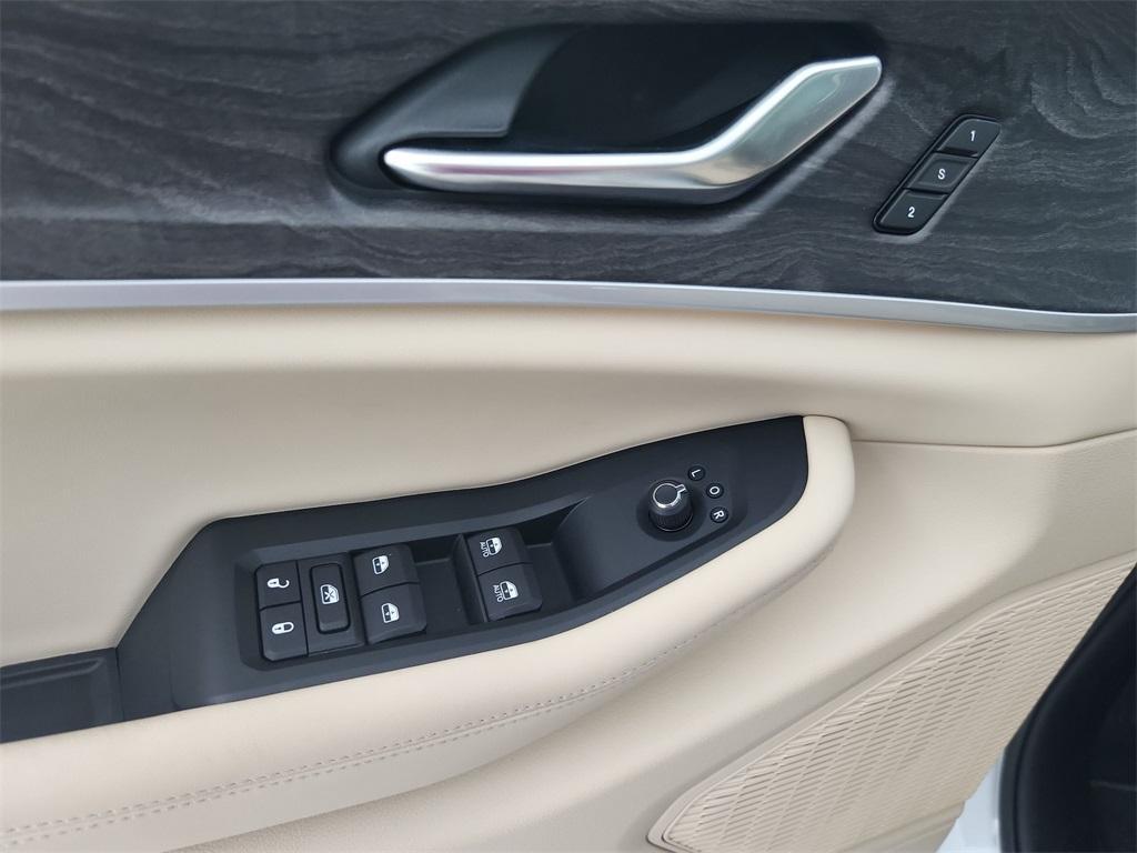 new 2025 Jeep Grand Cherokee L car, priced at $51,977