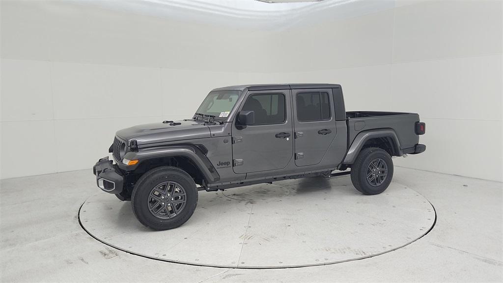 new 2024 Jeep Gladiator car, priced at $43,428