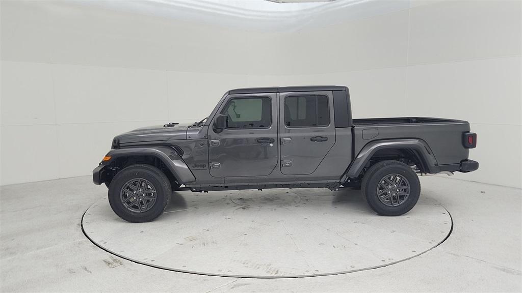 new 2024 Jeep Gladiator car, priced at $43,428