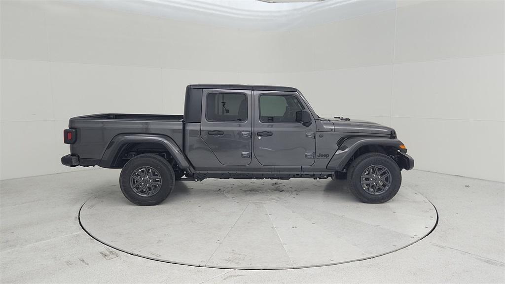 new 2024 Jeep Gladiator car, priced at $43,428